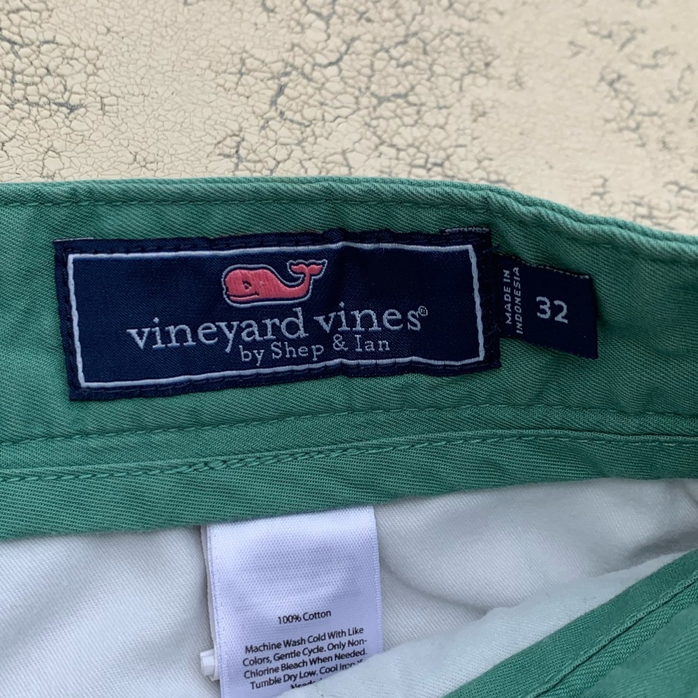 Vineyard Vines men’s shorts